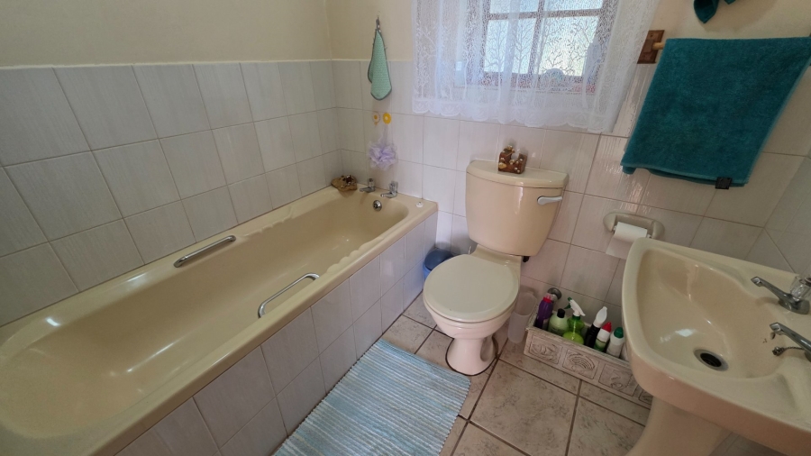 3 Bedroom Property for Sale in Heiderand Western Cape